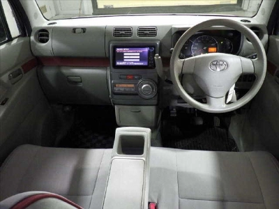 TOYOTA PIXIS SPACE