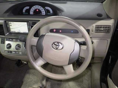 TOYOTA RAUM