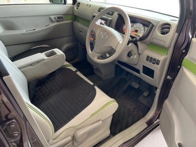 TOYOTA PIXIS SPACE