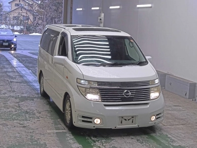 NISSAN ELGRAND
