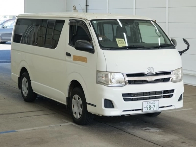 TOYOTA HIACE