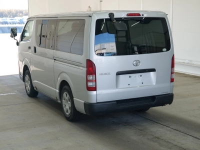 TOYOTA HIACE