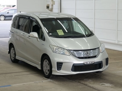 HONDA FREED HYBRID