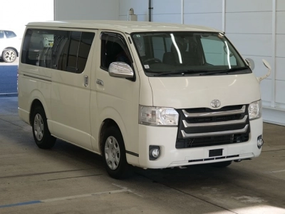 TOYOTA HIACE