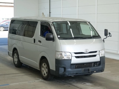 TOYOTA HIACE