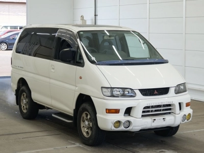 MITSUBISHI DELICA SPACE GEAR
