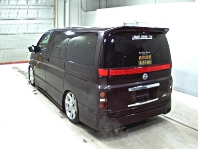 NISSAN ELGRAND