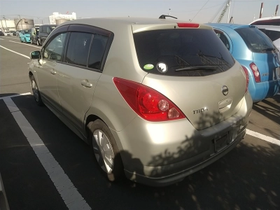 NISSAN TIIDA
