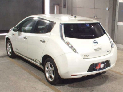 NISSAN LEAF