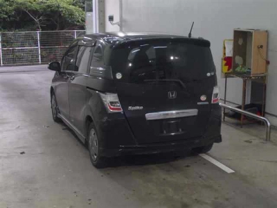 HONDA FREED SPIKE