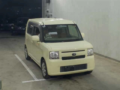 TOYOTA PIXIS SPACE