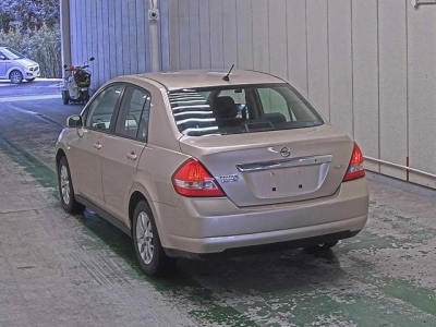 NISSAN TIIDA LATIO