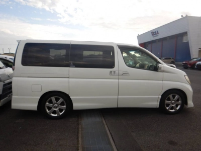 NISSAN ELGRAND