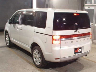MITSUBISHI DELICA D:5