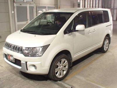 MITSUBISHI DELICA D:5