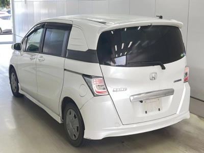 HONDA FREED SPIKE HYBRID