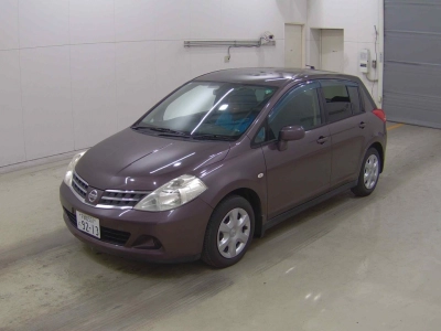 NISSAN TIIDA