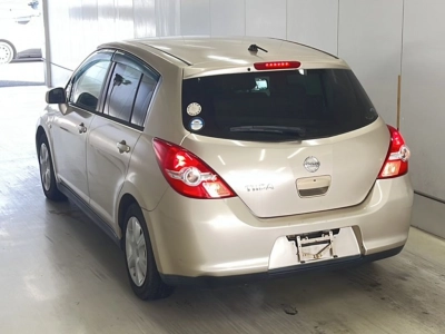 NISSAN TIIDA