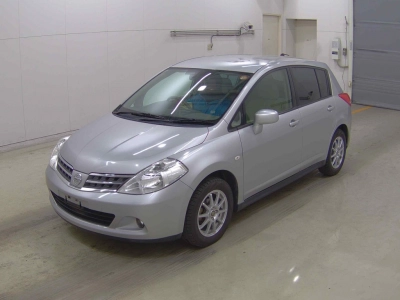 NISSAN TIIDA