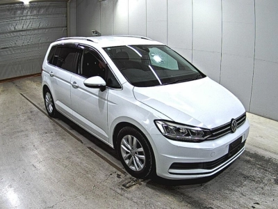 VOLKSWAGEN GOLF TOURAN