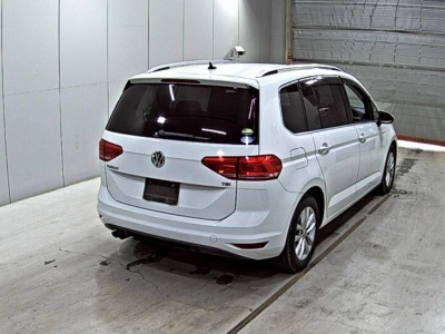 VOLKSWAGEN GOLF TOURAN