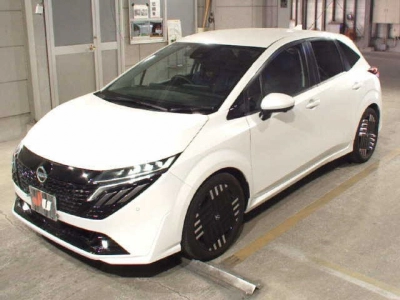 NISSAN AURA