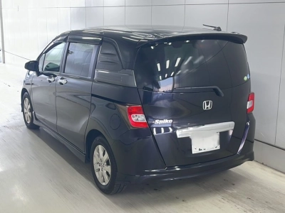 HONDA FREED SPIKE