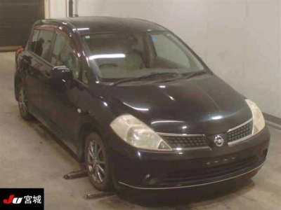 NISSAN TIIDA