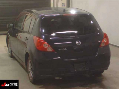 NISSAN TIIDA
