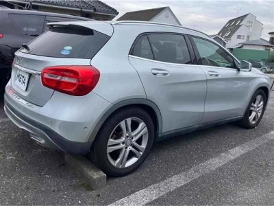 MERCEDES BENZ GLA