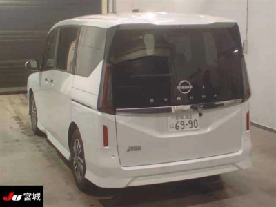 NISSAN SERENA