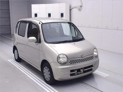 DAIHATSU MOVE LATTE