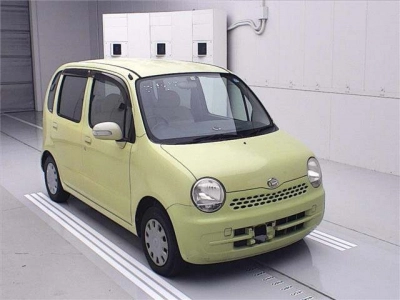 DAIHATSU MOVE LATTE
