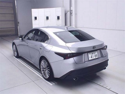 LEXUS IS