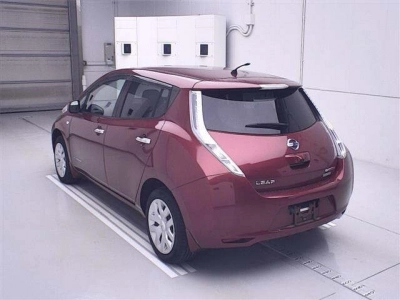 NISSAN LEAF