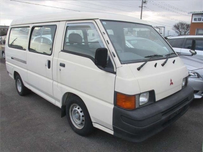 MITSUBISHI DELICA WAGON