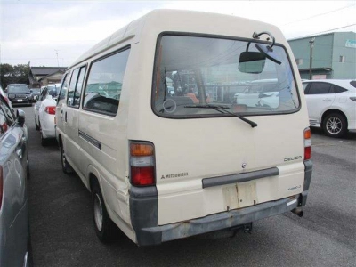 MITSUBISHI DELICA WAGON