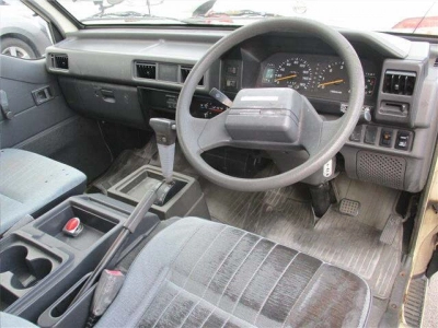 MITSUBISHI DELICA WAGON