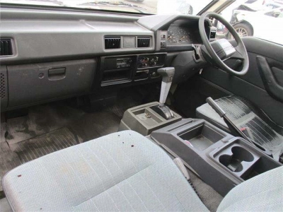 MITSUBISHI DELICA WAGON