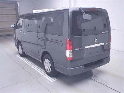 TOYOTA HIACE