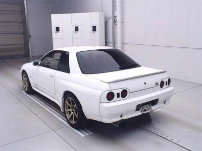 NISSAN SKYLINE