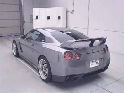 NISSAN GT-R