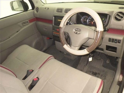 TOYOTA PIXIS SPACE
