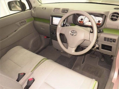 TOYOTA PIXIS SPACE