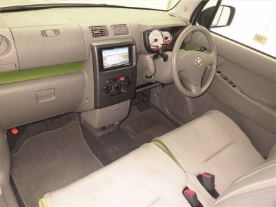 TOYOTA PIXIS SPACE