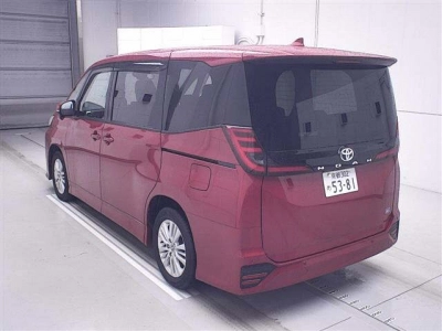 TOYOTA NOAH