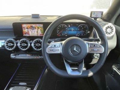 MERCEDES BENZ GLB