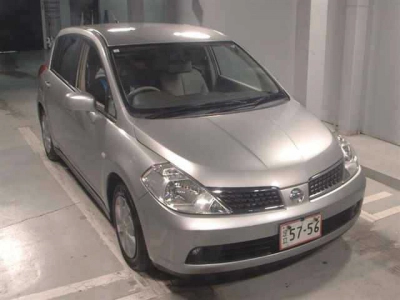 NISSAN TIIDA