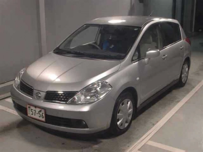 NISSAN TIIDA