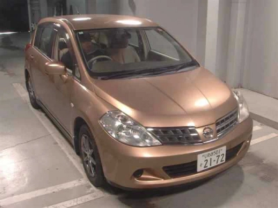 NISSAN TIIDA